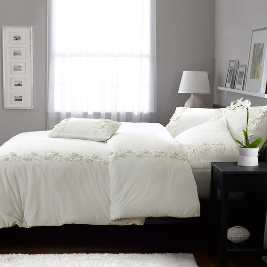 Stork Poly Cotton 3-D Floral Lace