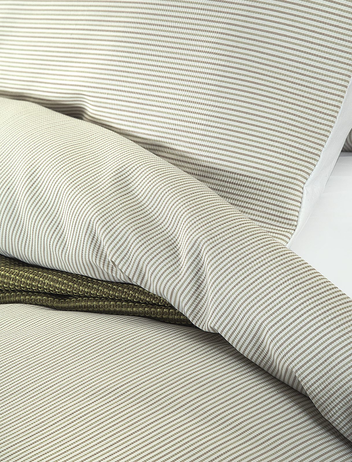 Comforters & Quilts Product
